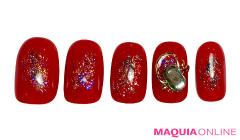 カラフルなラメがスパークする「大人のクリスマス」ネイル | lMAQUIA