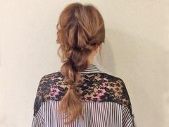 くるりんぱとねじり編みで作る簡単ヘアアレンジでおしゃれヘアをゲット！