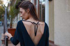 目指すは見返り美人。簡単エクササイズで美しいバックスタイルに