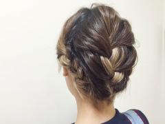 短いボブでもできる！簡単三つ編みアップスタイルのお呼ばれヘアアレンジ