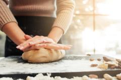 オーブンなしでも大丈夫♡フライパンで焼くお手軽パンの作り方