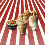 マックカフェ、キャラメルポップコーン尽くしのドリンク初登場　ワッフルコーンを丸ごと