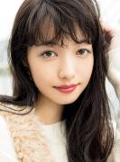 冬でも寒色カラーが使える！ 簡単アイメイクテクニック |