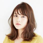 美人見せ効果バッチリ！ カジュアルで女っぽい、ひし形シルエットのウェーブミディ | lMA
