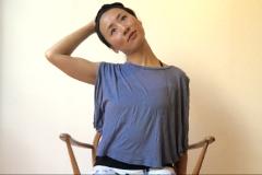 寒くて肩がこる。今すぐ1分でできる簡単ストレッチ！