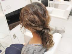 定番くるりんぱスタイルにひと手間。初心者さん向け簡単ヘアアレンジ