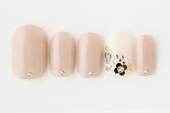 ホログラム＆ストーンで作った花柄ネイル【365日ネイル】 |