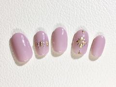 雪の結晶をイメージ！アンティーク風パーツのシックなデザイン【365日ネイル】 |