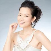 40歳にしてこの憧れの白肌！美容家・深澤亜希さんがおすすめの即効リカバリーコスメは？