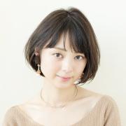 シンプルさが心地いい、ノーブルな印象の暗髪リップラインボブ | lMAQUIA