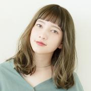 ワイドバングミディ×クリーミーカラーで、スタイリッシュな愛され顔に！ | lMAQUIA