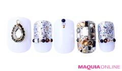 デコラティブ＆シンプル、輝きが際立つ「ゴージャスラメ」ネイル | lMAQUIA