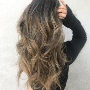 髪の毛をきれいに見せてくれるロングスタイル！冬カラーで年越し準備♡