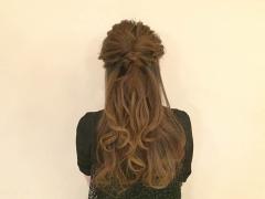 【所要時間5分】簡単テクニックで作る、カジュアル感のある愛されハーフアップのヘアアレ