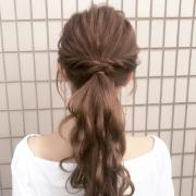 忙しい朝にもOK！オフィスで使える「ひとつ結び」簡単アレンジ1week