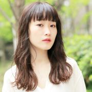 オフィスにも最適！ ほどよいおしゃれ感×アンニュイゆる巻きの大人ロング | lMAQUIA