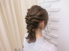 複雑そうだけど実はとっても簡単！ 連続くるりんぱでつくるもこもこヘアアレンジ