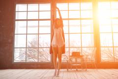 カラダがポカポカ温かくなる。お出かけ前でもできるストレッチ2選