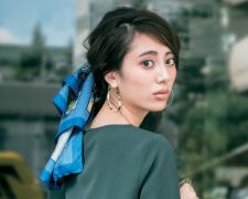 簡単ヘアアレンジ♪ くるりんぱ×スカーフでかわいさを底上げ！ |
