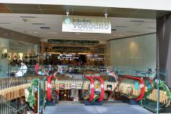 お昼から深夜までいつでもおいしい食事を楽しめる「ワイキキ横丁」