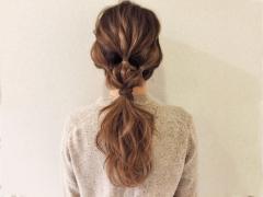 テクニック不要。ヘアゴムで結ぶだけでできる簡単ポニーテールヘアアレンジ