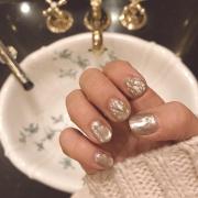 セルフでもできる！冬はキラキラのミラーネイルが定番です♡