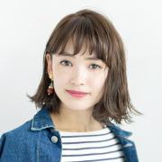 タイトシルエット＆外ハネで都会的に！ 冬服にも似合うおしゃれ見えボブ | lMAQUIA