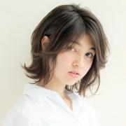 質感ミックスでおしゃれ見え！ くびれシルエットのレイヤーボブ | lMAQUIA