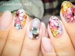 春が待ち遠しい。鮮やかなフラワーデザインネイルで指先から春の息吹を！