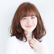 パーフェクトな愛されミディアムは、ツヤと透明感がアップデートのカギ | lMAQUIA