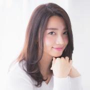 まとまりと抜け感を両方取り！ 内巻き×外ハネが新しいワンカールセミロング | lMAQUIA