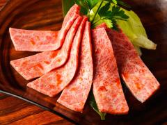極上「牛肉」を「飲めるタレ」につけて食べる、最強の焼肉店を発見した！ 店の名は…