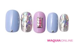 光を味方に、クールに彩る「ウィンターパステル」ネイル | lMAQUIA