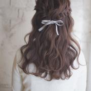 ゆるふわハーフアップアレンジで女性らしさ溢れだす！男性を虜にできます