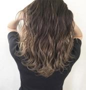 バレイヤージュカラーで外国人風ヘアに近づける♡