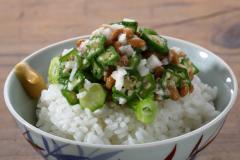 ネバネバ３種の栄養満点丼「オクラ・山芋・小粒納豆のネバネバ丼」