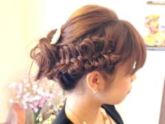 意外に簡単ヘアアレンジ！パーティーにもぴったりな連続リボン編み込みが超絶カワイイ！