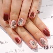 オフィスもOK！ショートネイルが似合うデザイン見本帳8選