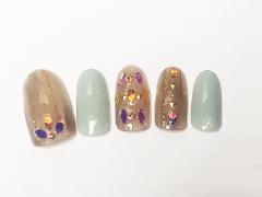 指先に煌めきをまとって、新年祈願！【365日ネイル】 |