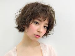 寝癖みたいなほつれ感が可愛い、ふんわりくるりんヘアスタイル♡ ショートからミディアム