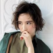 エアリー×ウェットが今っぽい、大人に似合うラフウェーブショート | lMAQUIA