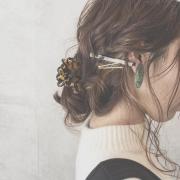 “まとめ髪”がまとまらない！ぴょんと出てくるアホ毛を撃退するアレンジ集