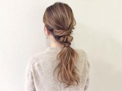 ヘアアクセがなくても可愛い。おしゃれさ120％増しの大人ローポニヘアアレンジ