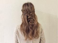 三つ編みハーフアップをマスターしよう！簡単ヘアアレンジで大人かわいいスタイルに♡