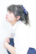 ポニーテールはボリュームとバランスがこなれ感を出す決め手