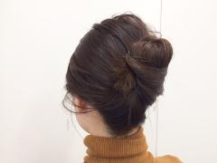 夜会巻き簡単ヘアアレンジ｜ミディアム・ロング長さ別コームなしゴムとピンだけで作るや