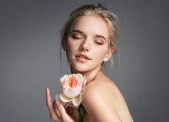 冬でもしっとりとした艶を。乾燥肌におすすめファンデーション3選