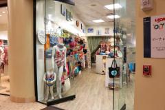 トレンディなビーチグッズをそろえた「ワイキキビーチボーイ」