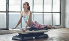 女性らしいボディラインに！話題の「サーフエクササイズ」とは