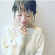 顔の横の髪、どこまで残すのが正解？"こなれ"後れ毛の作り方